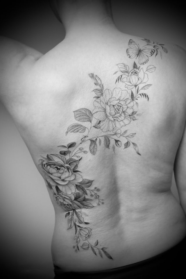 Fineliner flower tattoo back-icee